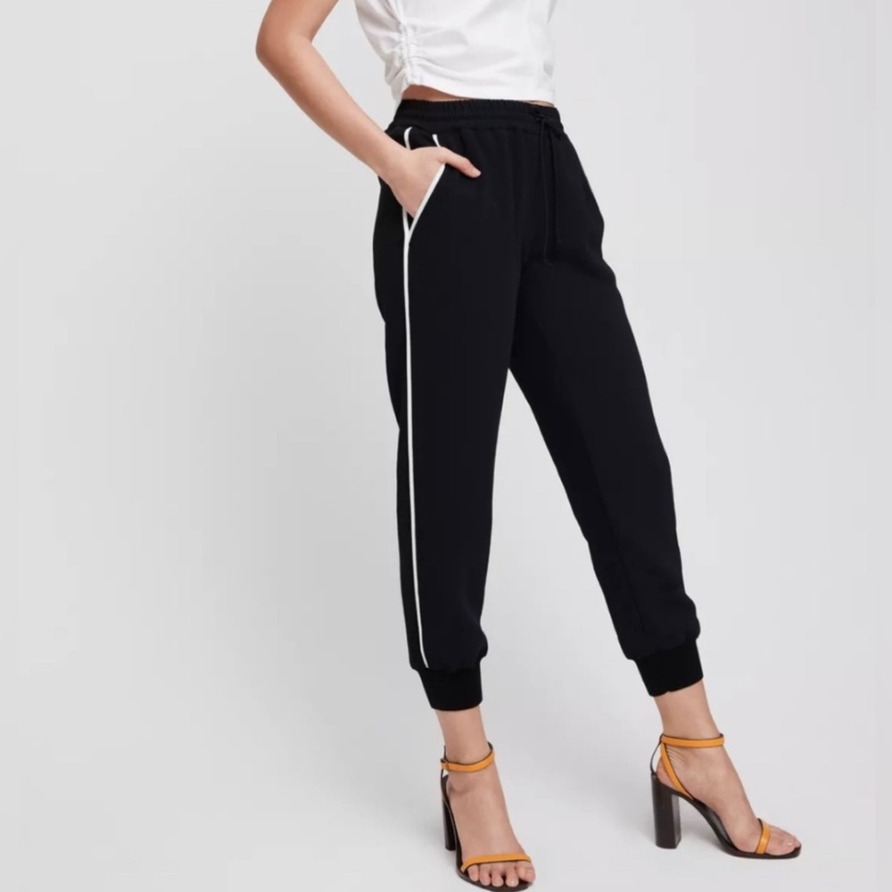 Aritzia Wilfred Buffon Jogger Pant
Size Small
Great condition